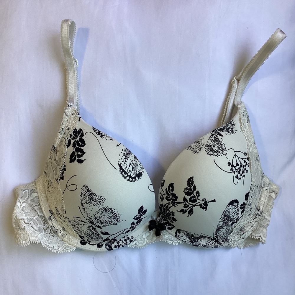Victoria's Secret Black and White Lace Bra with Underwire